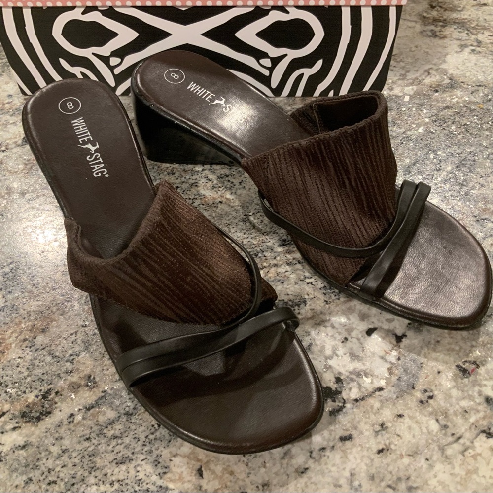 White Stag Brown and Black Slip on Sandals with Pleated Design Sz 8